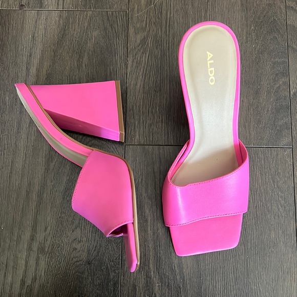 Pink “Barbie” inspired shoes - Picture 1 of 3